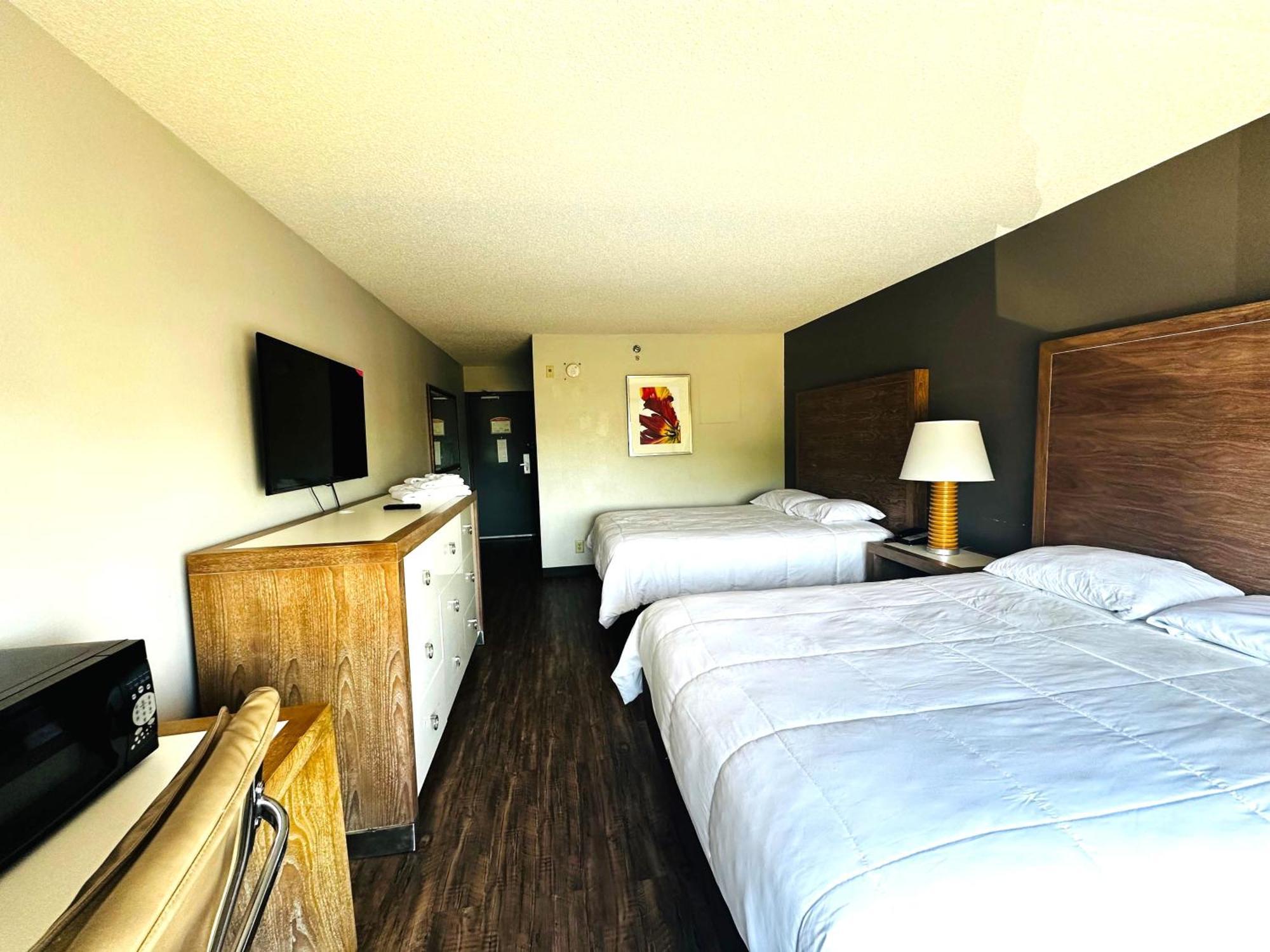 Baymont Inn And Suites By Wyndham Columbus / Near Osu Exterior photo