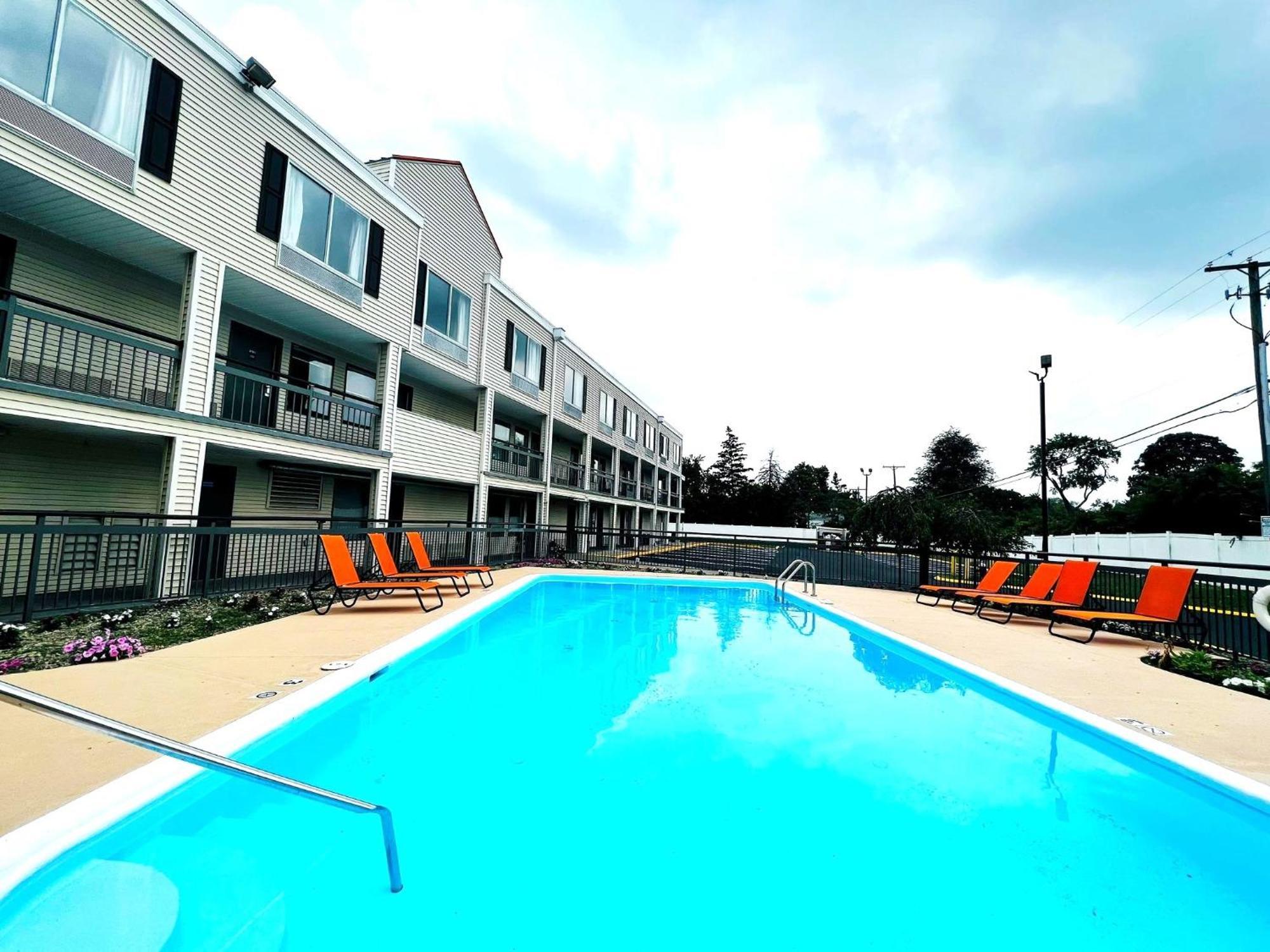 Baymont Inn And Suites By Wyndham Columbus / Near Osu Exterior photo