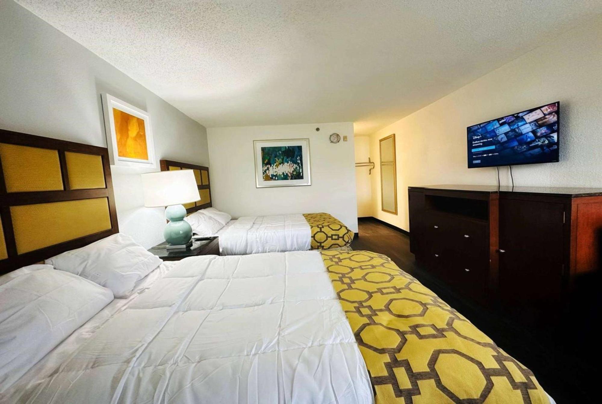 Baymont Inn And Suites By Wyndham Columbus / Near Osu Exterior photo